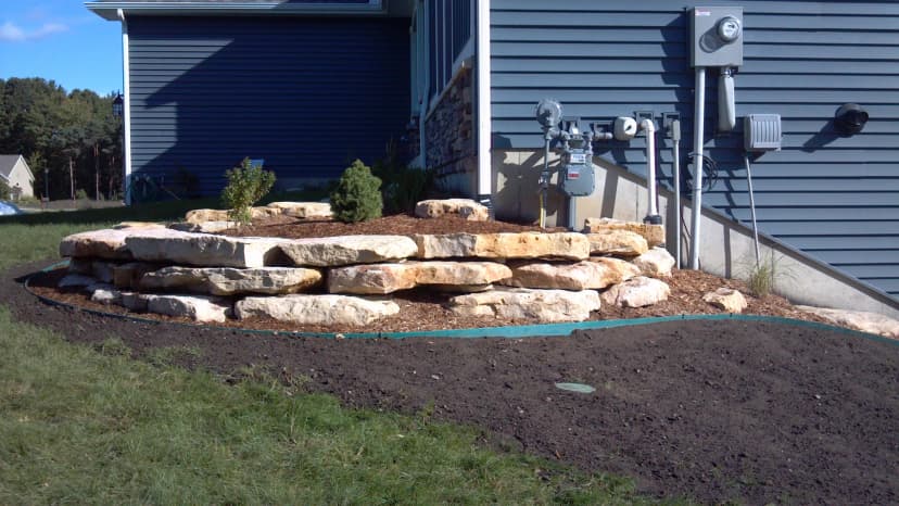 Stone retaining wall